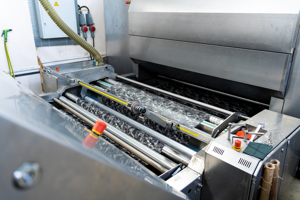 Скорость печати на натуральной ткани в Solstudio Industry – 200 м/ч при средней на рынке 25 м/ч, на синтетической – 250 м/ч, обыкновенно это 30 м/ч.